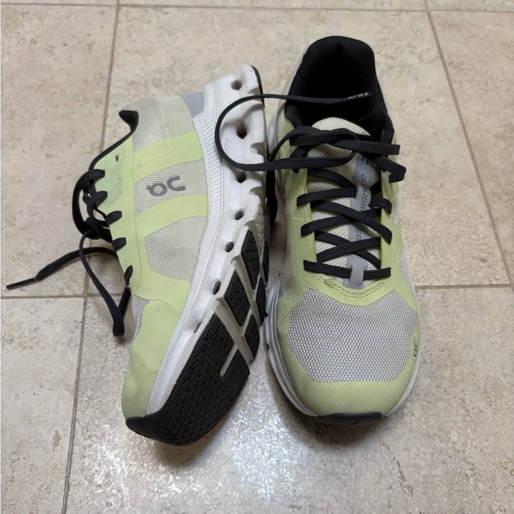 On Cloud Running Black and Green Sneakers
